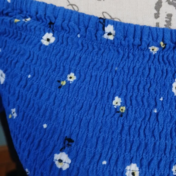 Elodie (Anthropology) Royal Blue Floral Smocked Puff-Sleeve Crop Top - Picture 3 of 4